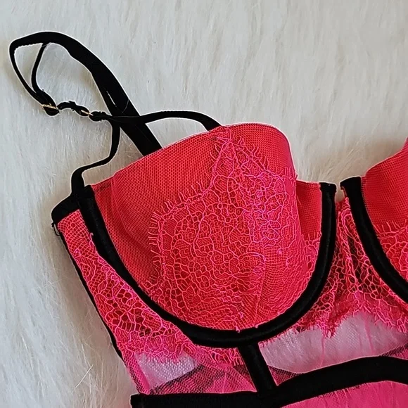 Sexy VS lingerie top - Picture 4 of 9